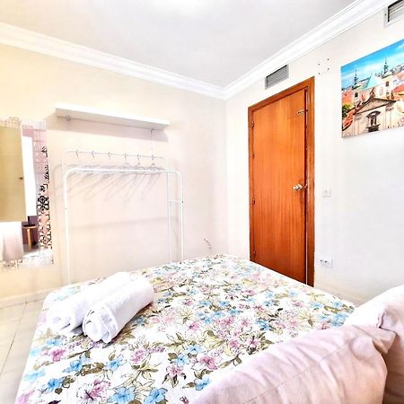Budget And Cute Rooms With Balcony Sevilla Center Zewnętrze zdjęcie