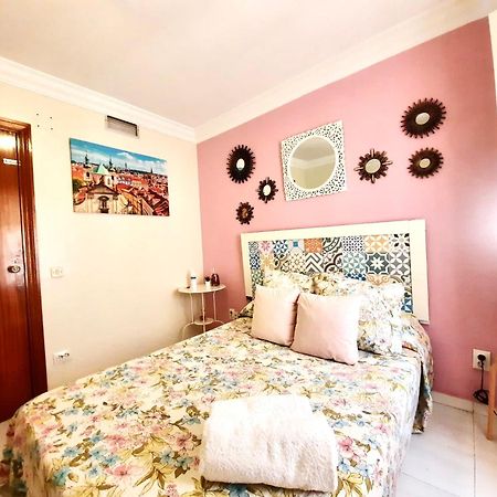 Budget And Cute Rooms With Balcony Sevilla Center Zewnętrze zdjęcie