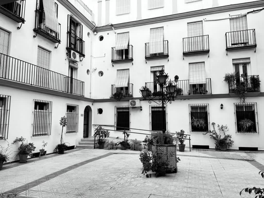 Budget And Cute Rooms With Balcony Sevilla Center Zewnętrze zdjęcie