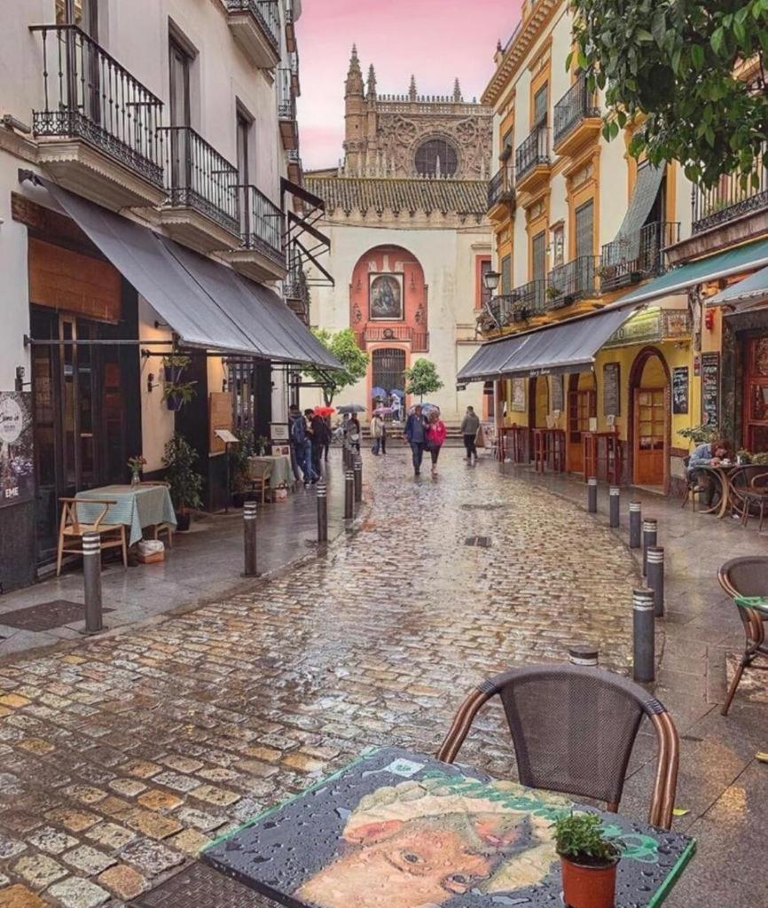 Budget And Cute Rooms With Balcony Sevilla Center Zewnętrze zdjęcie