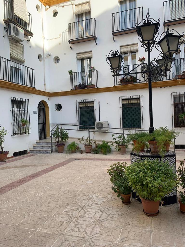 Budget And Cute Rooms With Balcony Sevilla Center Zewnętrze zdjęcie