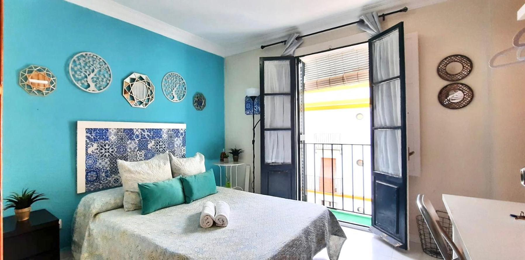 Budget And Cute Rooms With Balcony Sevilla Center Zewnętrze zdjęcie