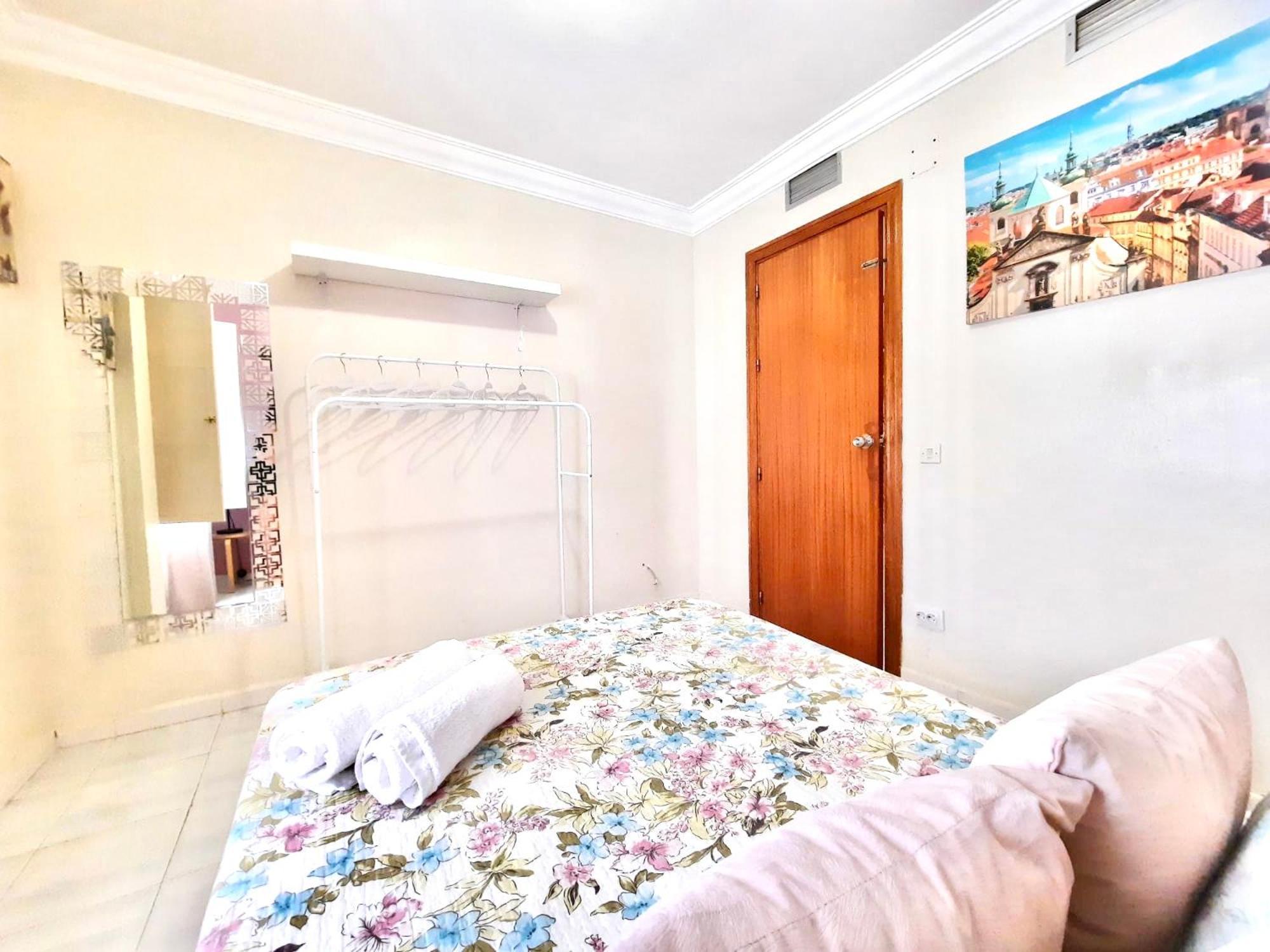 Budget And Cute Rooms With Balcony Sevilla Center Zewnętrze zdjęcie