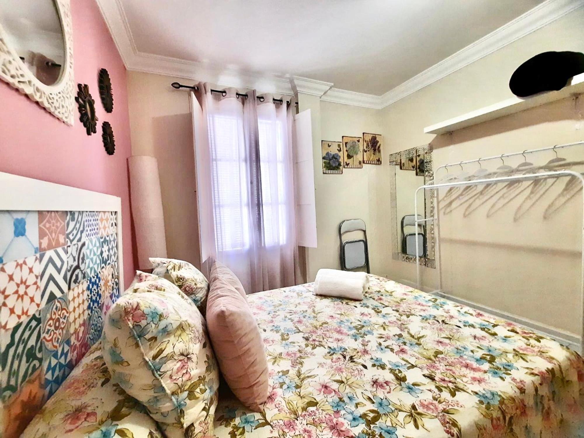 Budget And Cute Rooms With Balcony Sevilla Center Zewnętrze zdjęcie