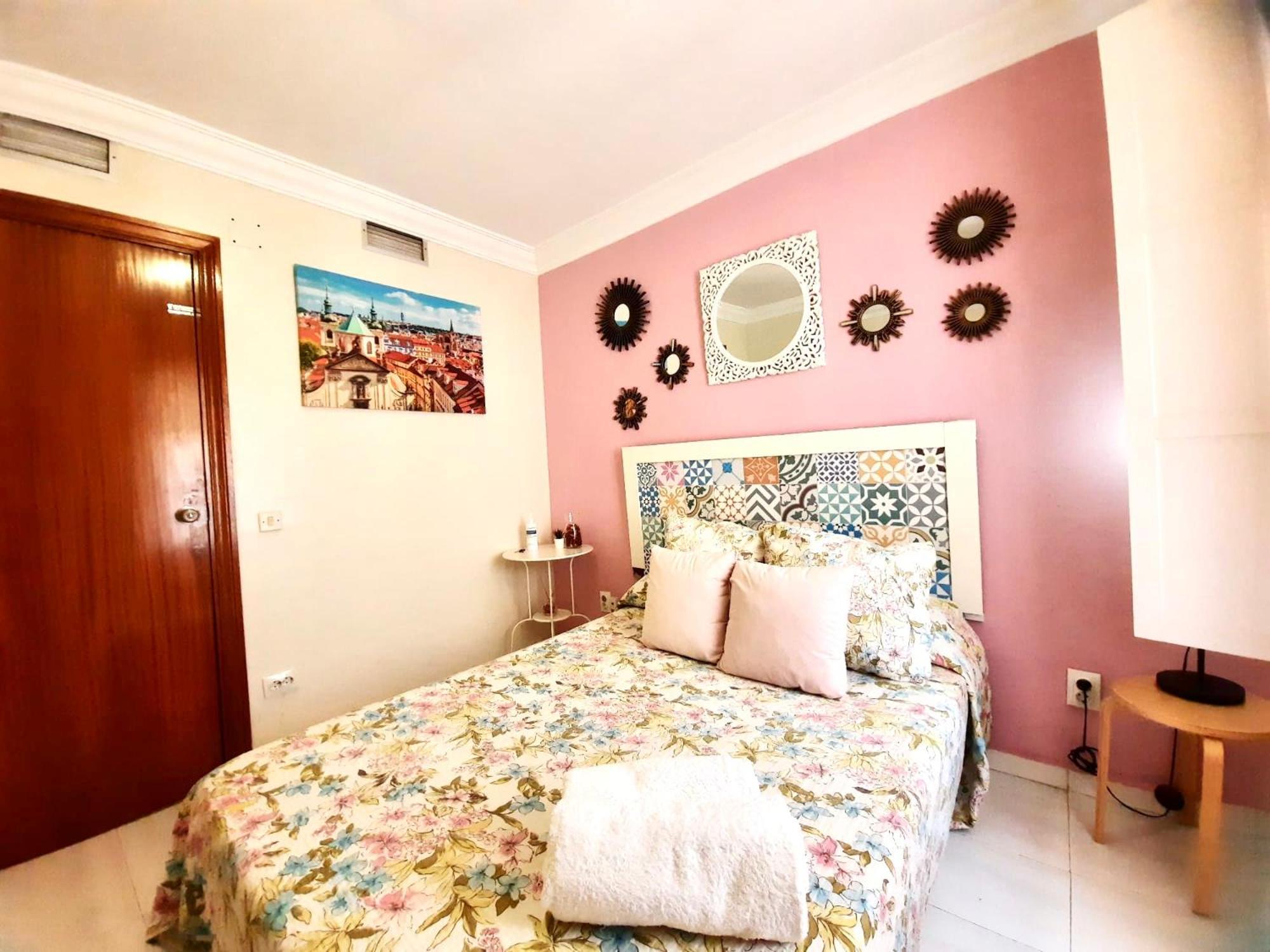 Budget And Cute Rooms With Balcony Sevilla Center Zewnętrze zdjęcie