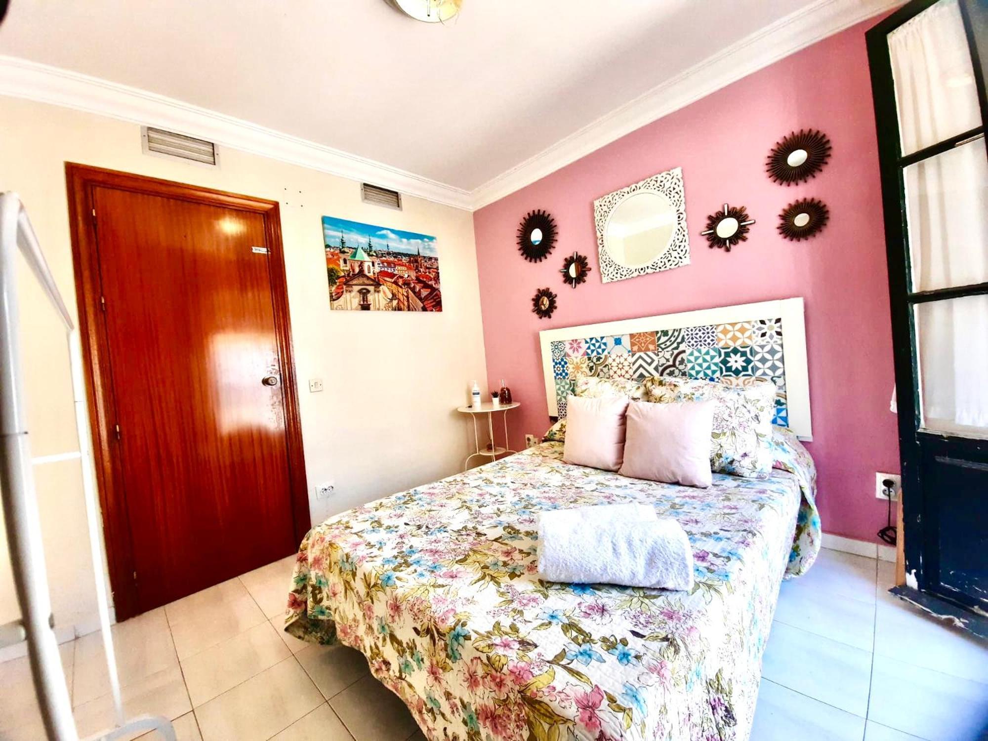 Budget And Cute Rooms With Balcony Sevilla Center Zewnętrze zdjęcie