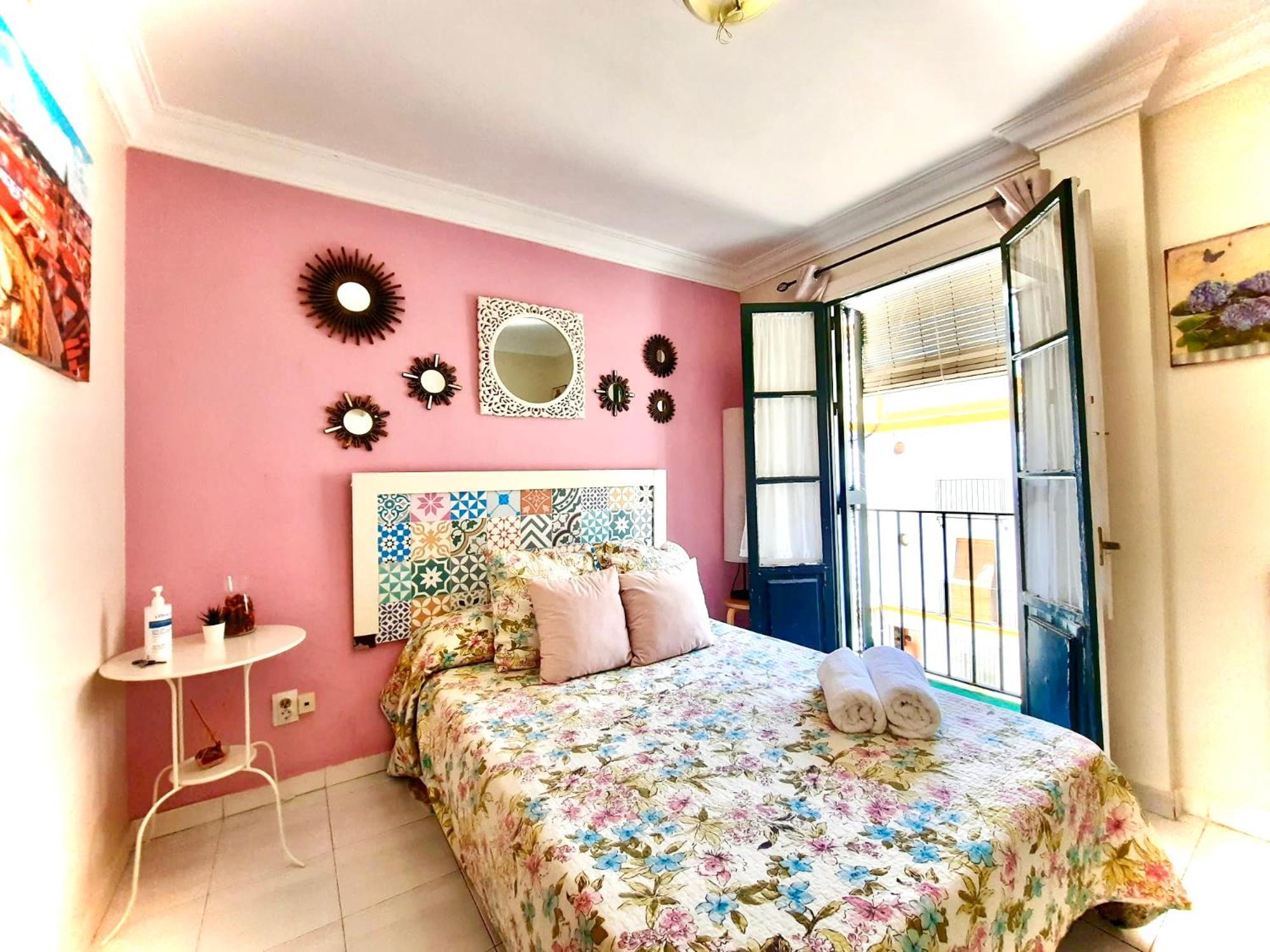 Budget And Cute Rooms With Balcony Sevilla Center Zewnętrze zdjęcie