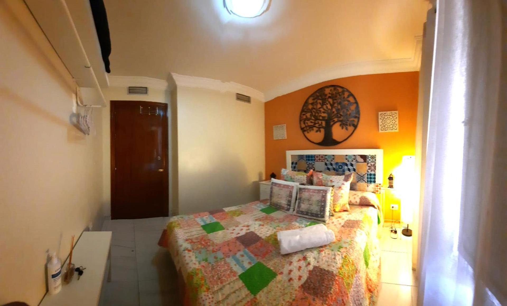 Budget And Cute Rooms With Balcony Sevilla Center Zewnętrze zdjęcie