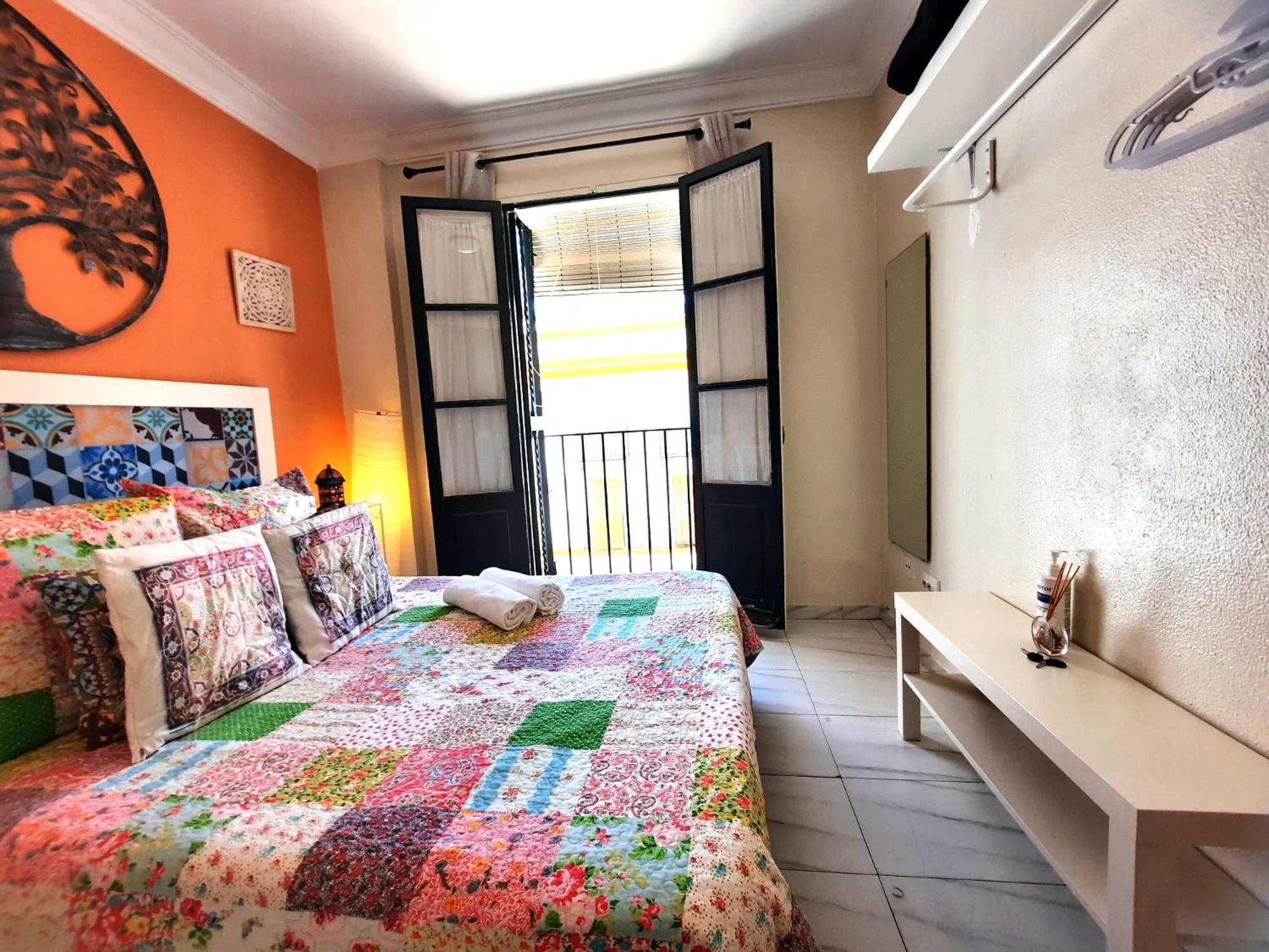 Budget And Cute Rooms With Balcony Sevilla Center Zewnętrze zdjęcie