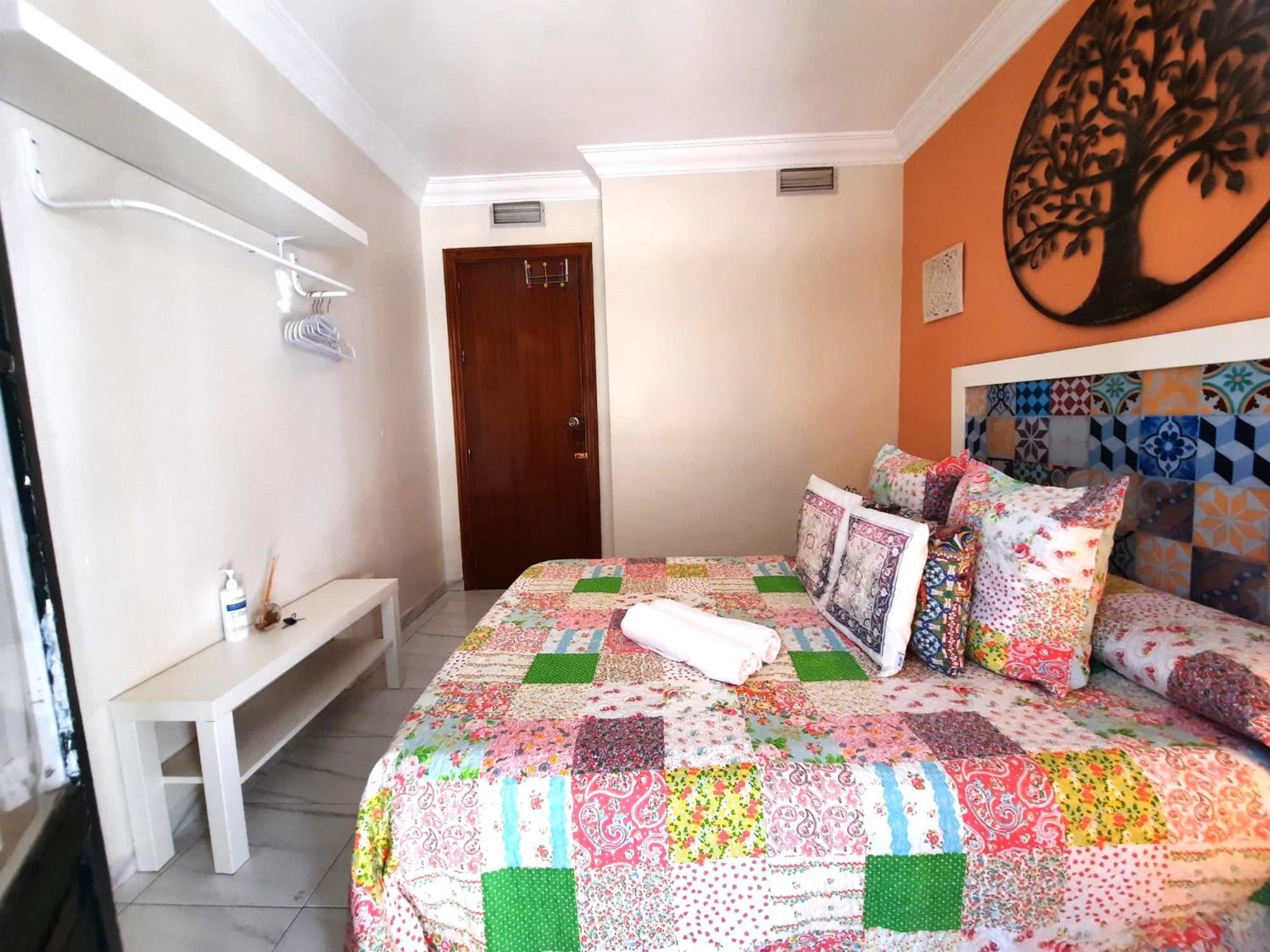 Budget And Cute Rooms With Balcony Sevilla Center Zewnętrze zdjęcie