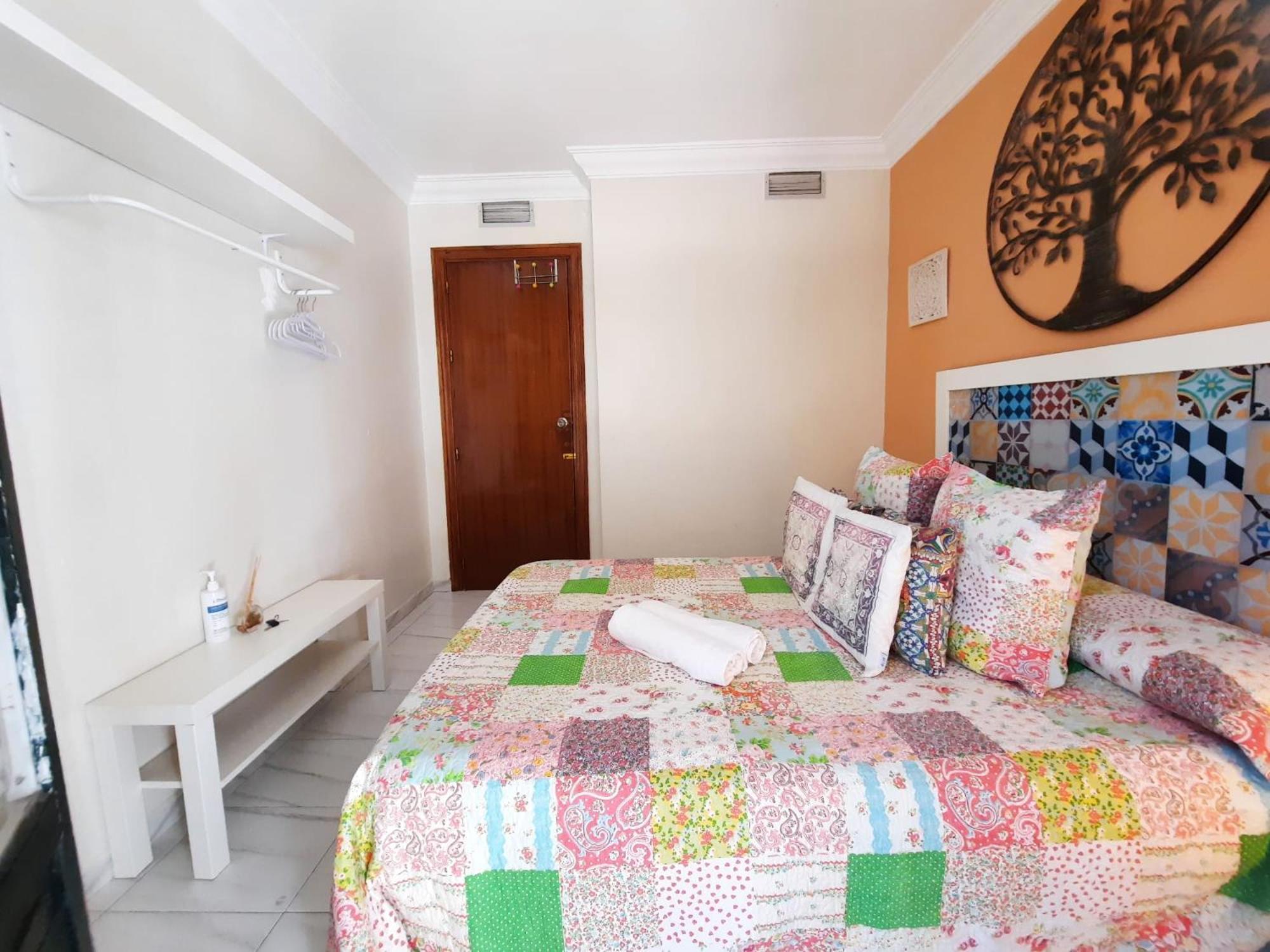 Budget And Cute Rooms With Balcony Sevilla Center Zewnętrze zdjęcie