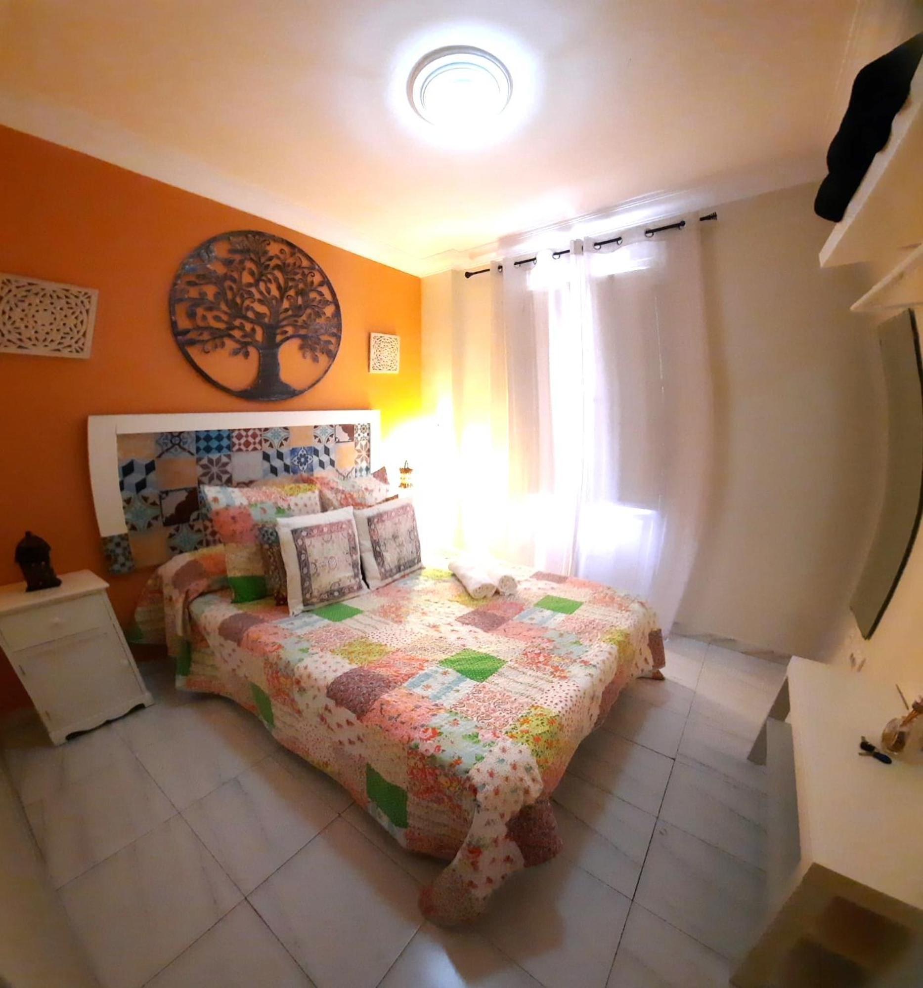 Budget And Cute Rooms With Balcony Sevilla Center Zewnętrze zdjęcie