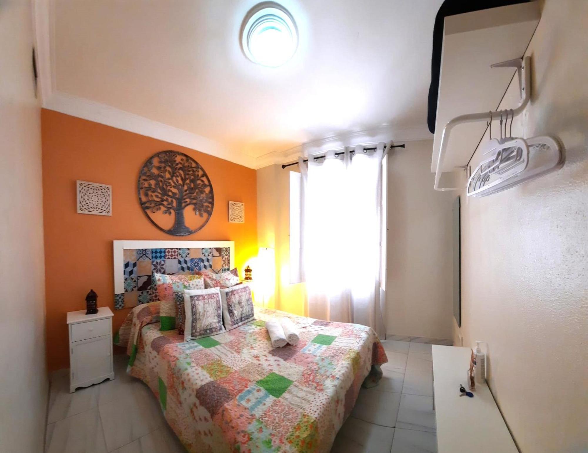 Budget And Cute Rooms With Balcony Sevilla Center Zewnętrze zdjęcie