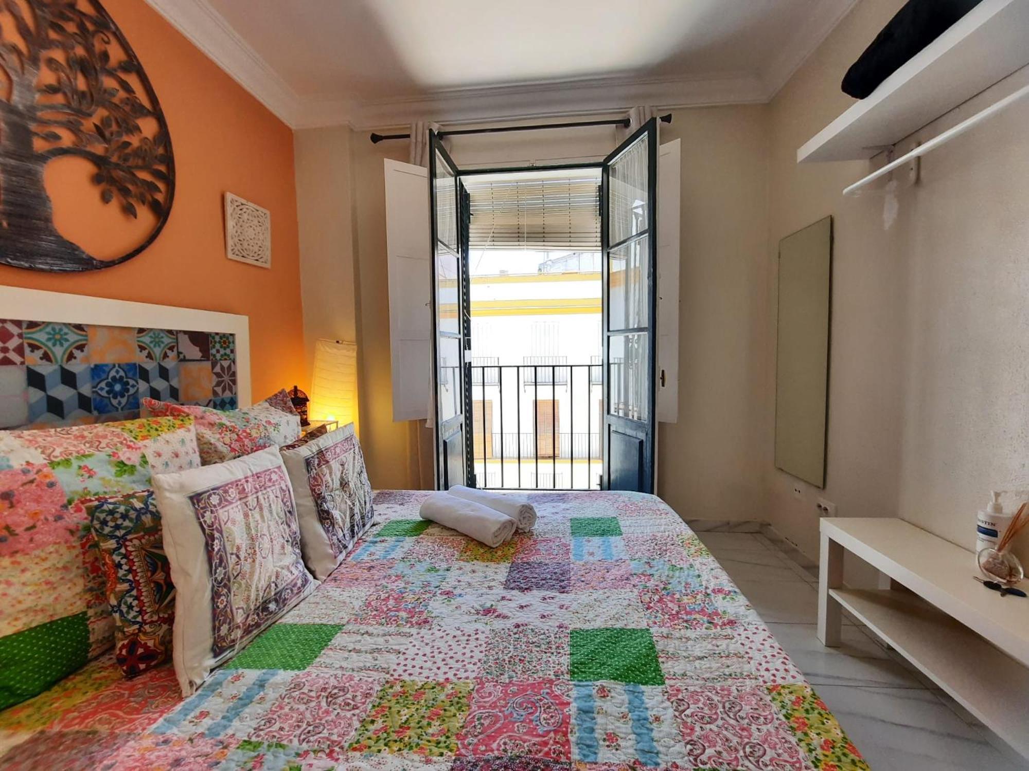 Budget And Cute Rooms With Balcony Sevilla Center Zewnętrze zdjęcie