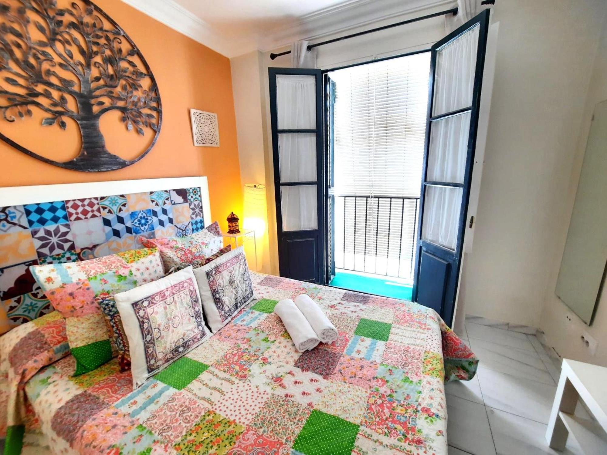 Budget And Cute Rooms With Balcony Sevilla Center Zewnętrze zdjęcie